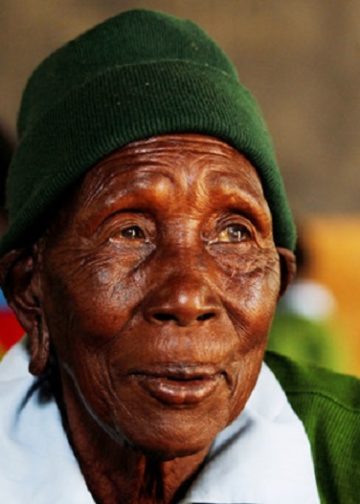 Umukecuru w’imyaka 98 yiyandikishije mu ishuri ribanza afite inzozi zo kuzaba umuganga(Amafoto)